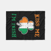 Küss mich, ich bin irisch, lustiger St. Patricks T Fleecedecke (Vorderseite (Horizontal))