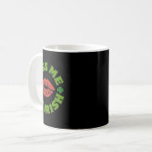 Küss mich, ich bin irisch St. Patricks Day Feier S Kaffeetasse (Vorderseite Links)