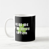 Küss mich, ich bin irischer Kleeblatt St. Patrick' Kaffeetasse (Links)