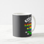 Küss mich, ich bin lesbisch, oder Irin, oder betru Kaffeetasse (VorderseiteRechts)
