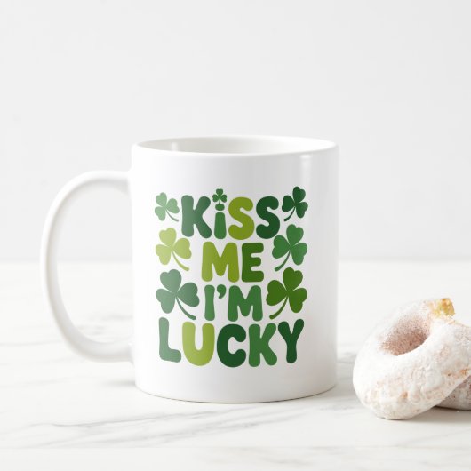 Küss mich, ich bin Lucky Festive St. Patrick’s Day Kaffeetasse (Mit Donut)