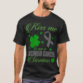 Küss mich Karzinoid-Krebsüberlebender St. Patrick' T-Shirt (Vorderseite)