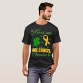 Küss mich Knochenkrebs-Überlebender St. Patrick's  T-Shirt (Vorne ganz)