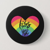 Küss mich. Liebe ist fair. Button (Vorderseite)