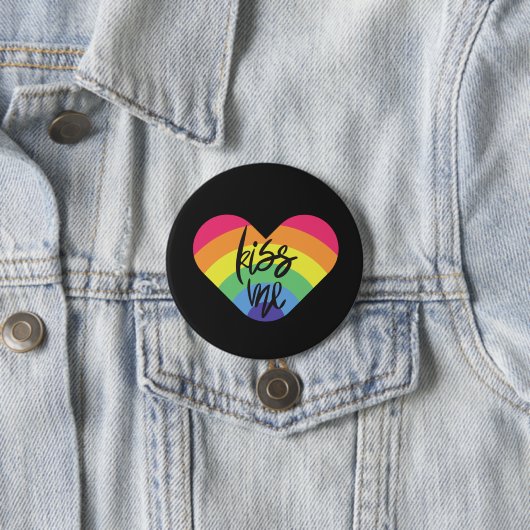 Küss mich. Liebe ist fair. Button (Beispiel)