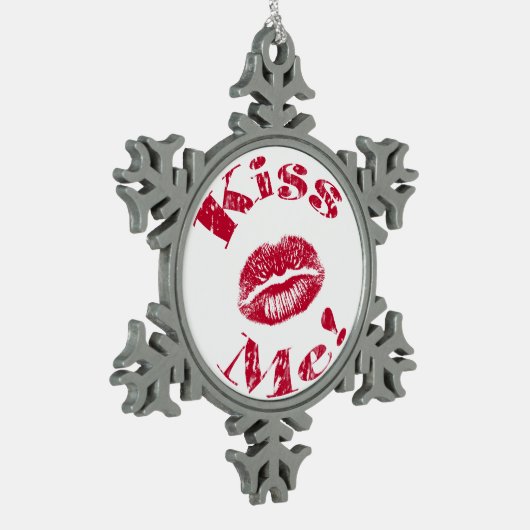 Küss mich! Rote Lippen Schneeflocken Zinn-Ornament (Links)
