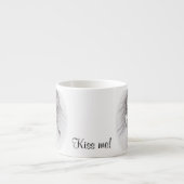 Küss mich! Stift gezeichnet Schwarzweißdesign Espressotasse (Vorderseite)