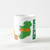 Küss mir, dass ich ein mit Monogramm Kobold bin Kaffeetasse (Mittel)