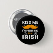 Küss mir, dass ich so tue, als wäre ich Irish St.  Button (Vorne & Hinten)