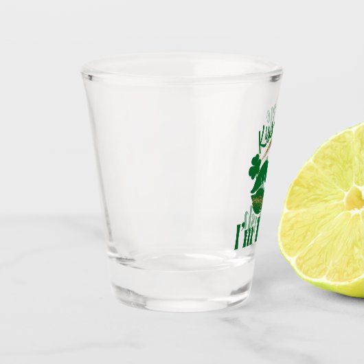 Küss mir, ich bin irische Lippen und Kleeblatt Schnapsglas (Links)