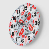 Kuss, rote Lippen. große Uhr (Winkel)