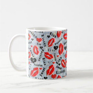 Kuss, rote Lippen. Kaffeetasse