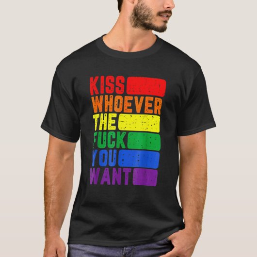 Küss wen du die F Will Lgbtq Gay Lesbian Awar T-Shirt (Vorderseite)