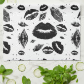 Küsse überall (Schwarz und Weiß) Küchentuch (Gefaltet)