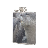 Küssen der Fluss-Otter Flachmann (Links)