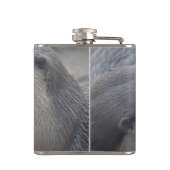 Küssen der Fluss-Otter Flachmann (Rückseite)