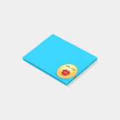 Küssen Gesicht auf blauer Post It Note Post-it Klebezettel (angewinkelt)