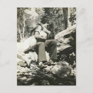 Küssen im Holzposten Postkarte