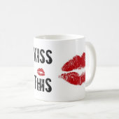 küssen Sie diesen Lippenstift Kaffeetasse (VorderseiteRechts)