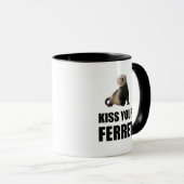 Küssen Sie Ihr lustiges Frettchen Tasse (VorderseiteRechts)