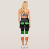 Küssen Sie meine Kleeblätter St. Patrick's Day Capri Leggings (Rückseite)