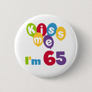 Küssen Sie mich, den ich 65 Geburtstags-T - Shirt Button