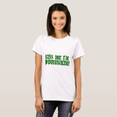 Küssen Sie mich, den ich Drunkish bin T-Shirt (Vorne ganz)