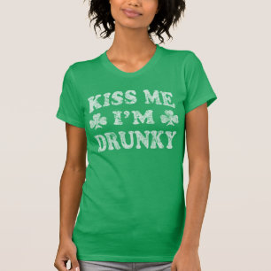 Küssen Sie mich, den ich Drunky St Patrick Tag bi T-Shirt