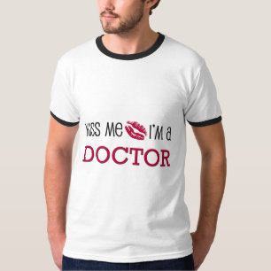 Küssen Sie mich, den ich ein DOKTOR bin T-Shirt