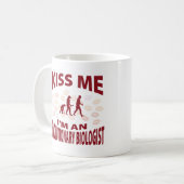 Küssen Sie mich, den ich ein Evolutionsbiologe bin Kaffeetasse (Vorderseite Links)