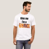 Küssen Sie mich, den ich ein Feuerwehrmann bin T-Shirt (Vorne ganz)