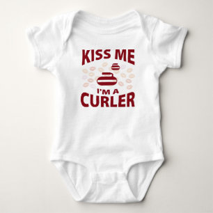 Küssen Sie mich, den ich ein Lockenwickler bin Baby Strampler