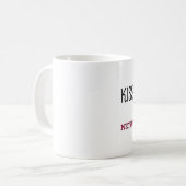 Küssen Sie mich, den ich ein NETZWERKADMINISTRATOR Kaffeetasse (Vorderseite Links)