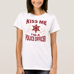 Küssen Sie mich, den ich ein Polizeibeamte bin T-Shirt