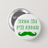 Küssen Sie mich, den ich irische lustige Knöpfe Button (Vorne & Hinten)