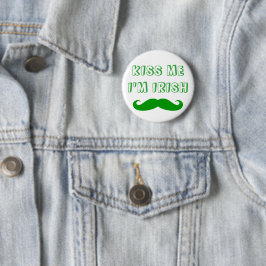 Küssen Sie mich, den ich irische lustige Knöpfe Button