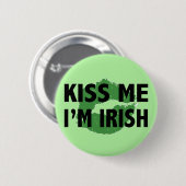 Küssen Sie mich, den ich irischer Knopf bin Button (Vorne & Hinten)