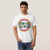 Küssen Sie mich, den ich mit vollem Regenbogen T-Shirt (Vorne ganz)