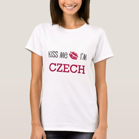 Küssen Sie mich, den ich TSCHECHISCH bin T-Shirt (Vorderseite)