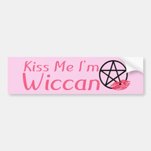 Küssen Sie mich, den ich Wiccan bin Autoaufkleber (Vorne)