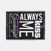 Küssen Sie mich immer gute Nacht Fleecedecke (Vorderseite (Horizontal))