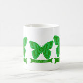 Küssen Sie mich irischer Schmetterling Kaffeetasse (Mittel)