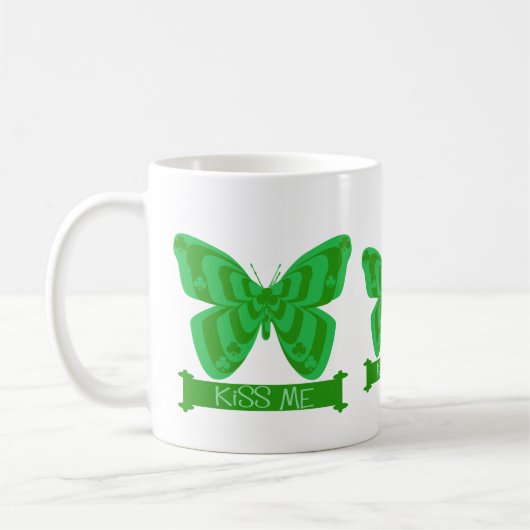 Küssen Sie mich irischer Schmetterling Kaffeetasse (Links)
