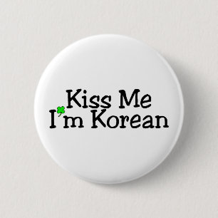 Küssen Sie mich Tag St. Patricks des Koreaner-Im Button