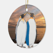 Küssen von König Pinguin Pair in der Artik Keramik Ornament (Links)