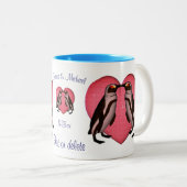 Küssen von Pinguinen Personalisierte Hochzeit Zweifarbige Tasse (VorderseiteRechts)