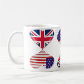 Küssen von USA und von BRITISCHER Kaffeetasse (Links)