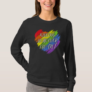 Küssen wen ich Lgbtq Lesbian Gay Rainbow A Gewollt T-Shirt
