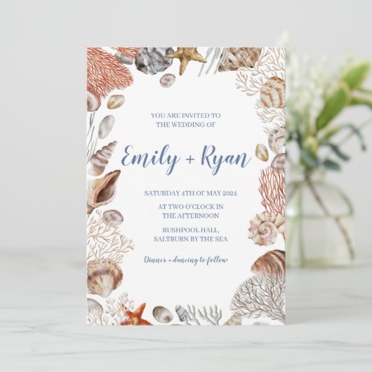 Küste Seashell Coral Beach Hochzeit Einladung (Stehend Vorderseite)