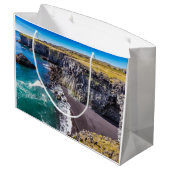 Küste von Hellnahraun, Island Große Geschenktüte (Rückseite Schrägansicht)